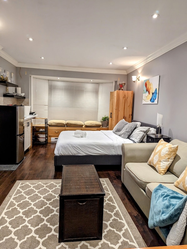 1 habitación, tabla de planchar con plancha, wifi gratis y ropa de cama