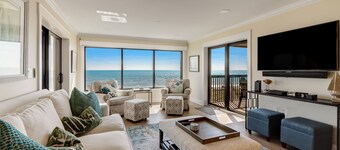 Seaside Elegance: Oceanfront Sunrise Splendor