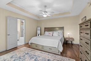 3 soverom, strykejern/-brett, wi-fi og sengetøy