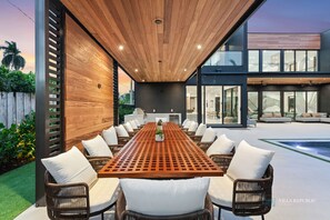 Outdoor dining - 8BR Villa Sapphire (Miami)