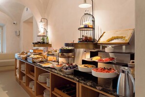 Daily buffet breakfast for a fee - Zinar Castle (Kraków)