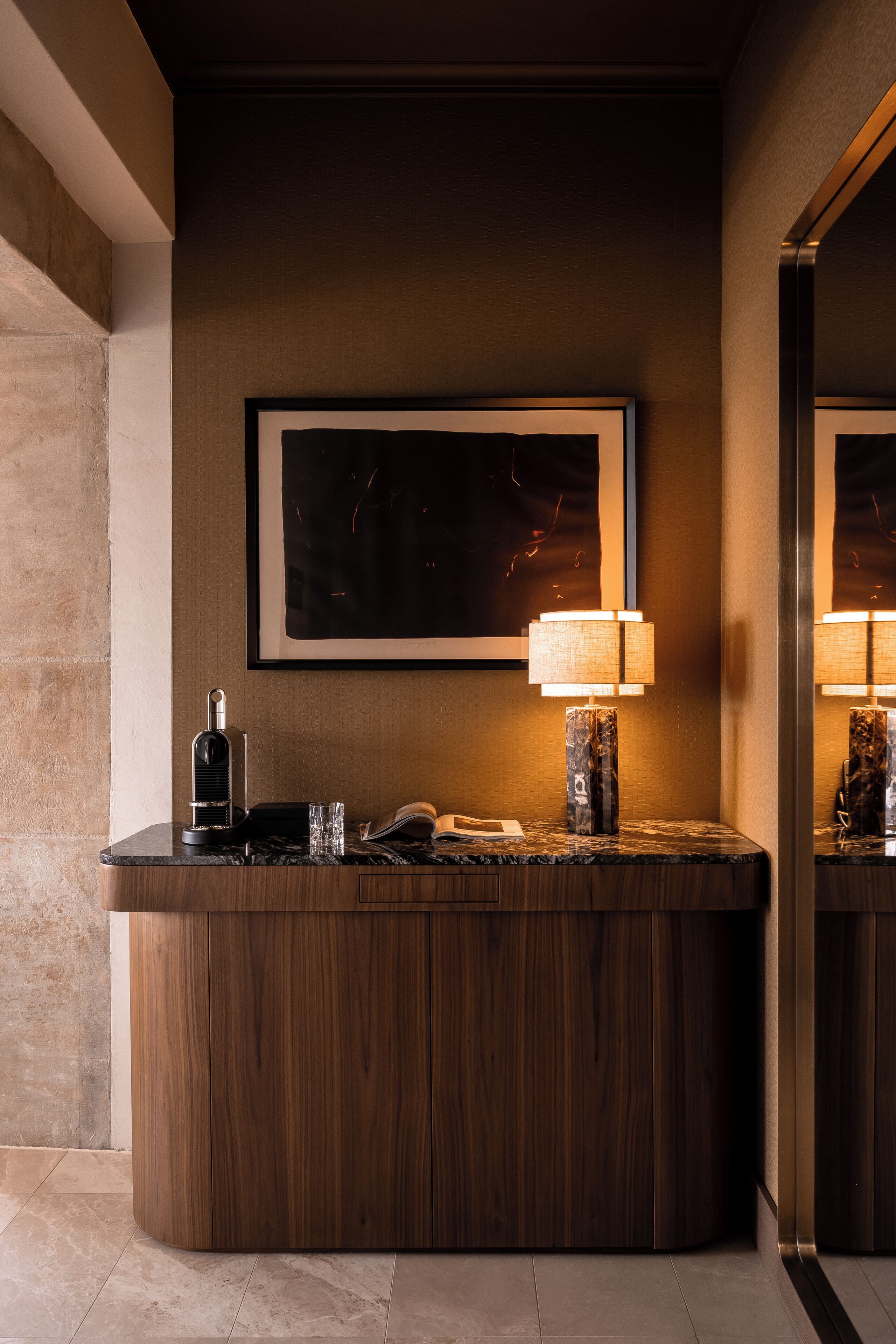 Panorama Apartment View | 高档床上用品、迷你吧、客房内保险箱、办公桌