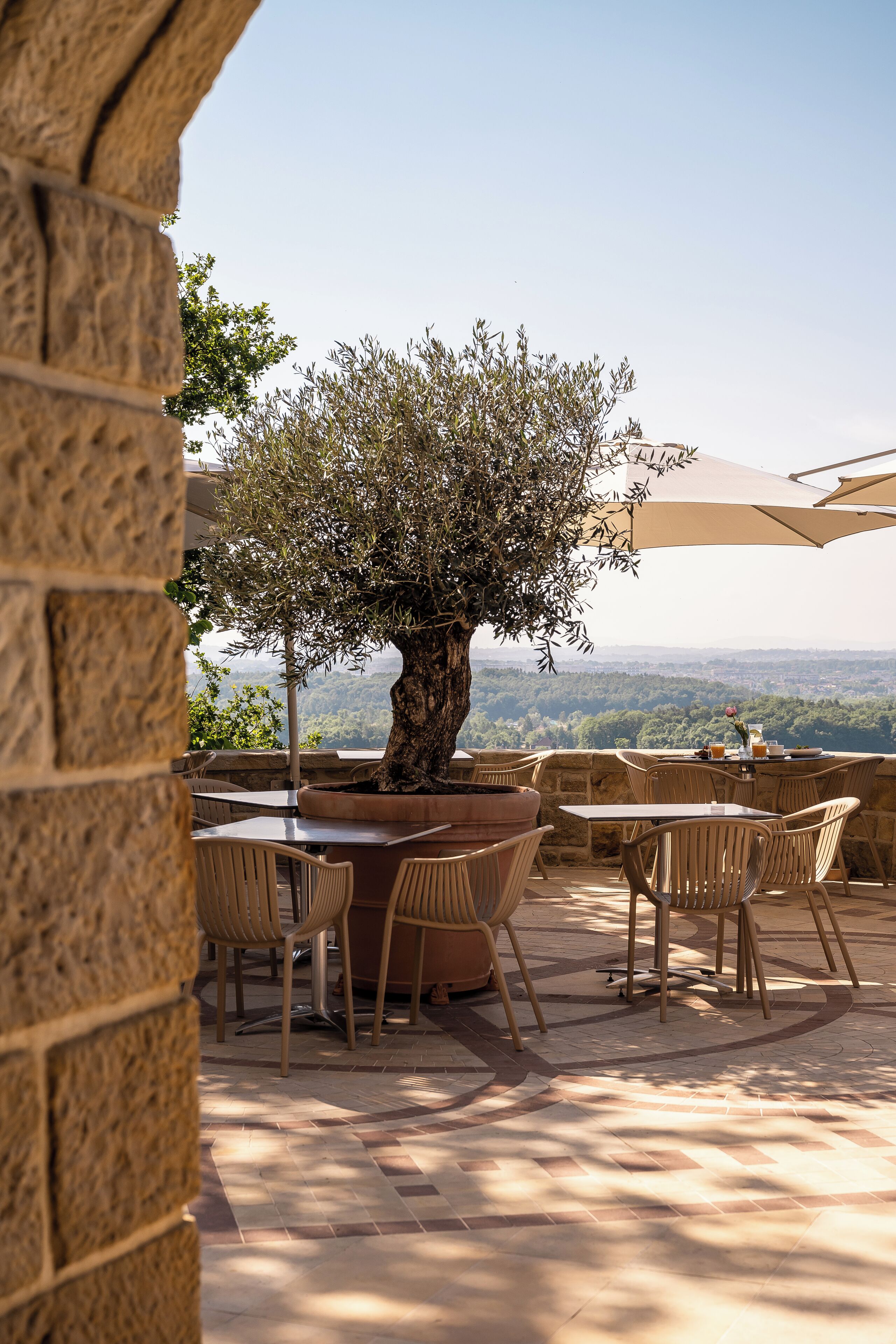 breakfast, lunch, dinner served; international cuisine, garden views