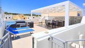 A rooftop terrace with outdoor seating, a pool table, and a dining area. - Dolceluna Apartment - San Vito Lo Capo (TP) (San Vito Lo Capo)