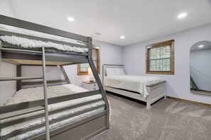 3 bedrooms, desk, iron/ironing board, travel crib