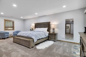 3 bedrooms, desk, iron/ironing board, travel cot - Modern Family Home in Lake Harmony Ski Area / Big Boulder (Lake Harmony)