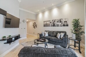 Smart-TV, Tischtennisplatte