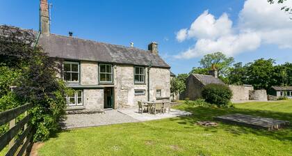 Plas Lligwy Cottage - a remote that sleeps 6 guests in 3 bedrooms
