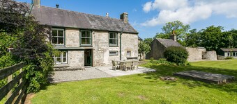 Plas Lligwy Cottage - a remote that sleeps 6 guests in 3 bedrooms
