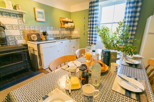 Plas Lligwy Cottage -  a remote that sleeps 6 guests  in 3 bedrooms