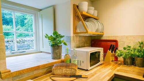 Ty Coed -  a ground floor bedroom that sleeps 5 guests  in 2 bedrooms