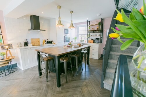 3 Greenfield Terrace -  a near a pub that sleeps 6 guests  in 3 bedrooms