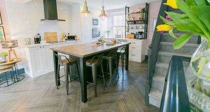 3 Greenfield Terrace - a near a pub that sleeps 6 guests in 3 bedrooms