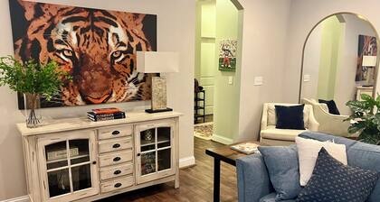 Precious Game Day Home 3 miles to Downtown AU! Pets Welcome!