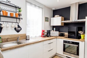 Fridge, microwave, oven, stovetop