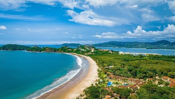 Beach nearby, white sand, free beach shuttle, beach towels
