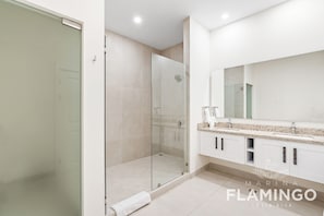 Bathroom - Marina Flamingo (Cabo Velas)