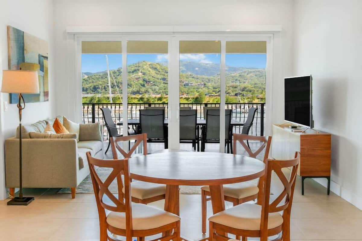 Family Villa | Living area | Smart TV, Netflix, books, streaming services