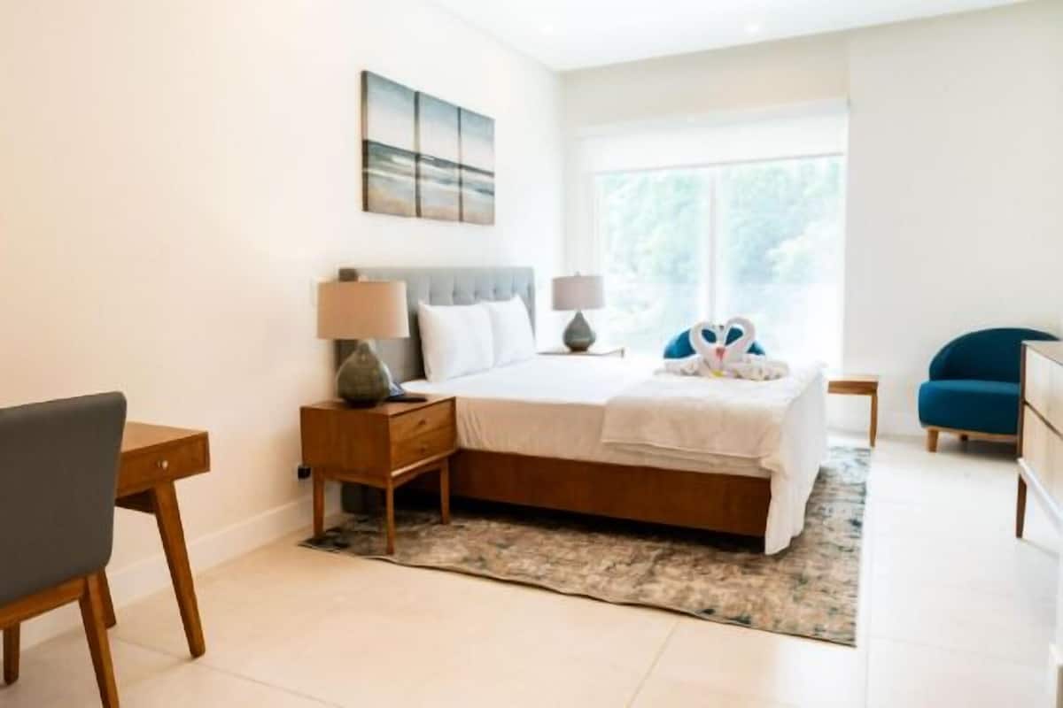 Deluxe Studio Suite, 1 King Bed