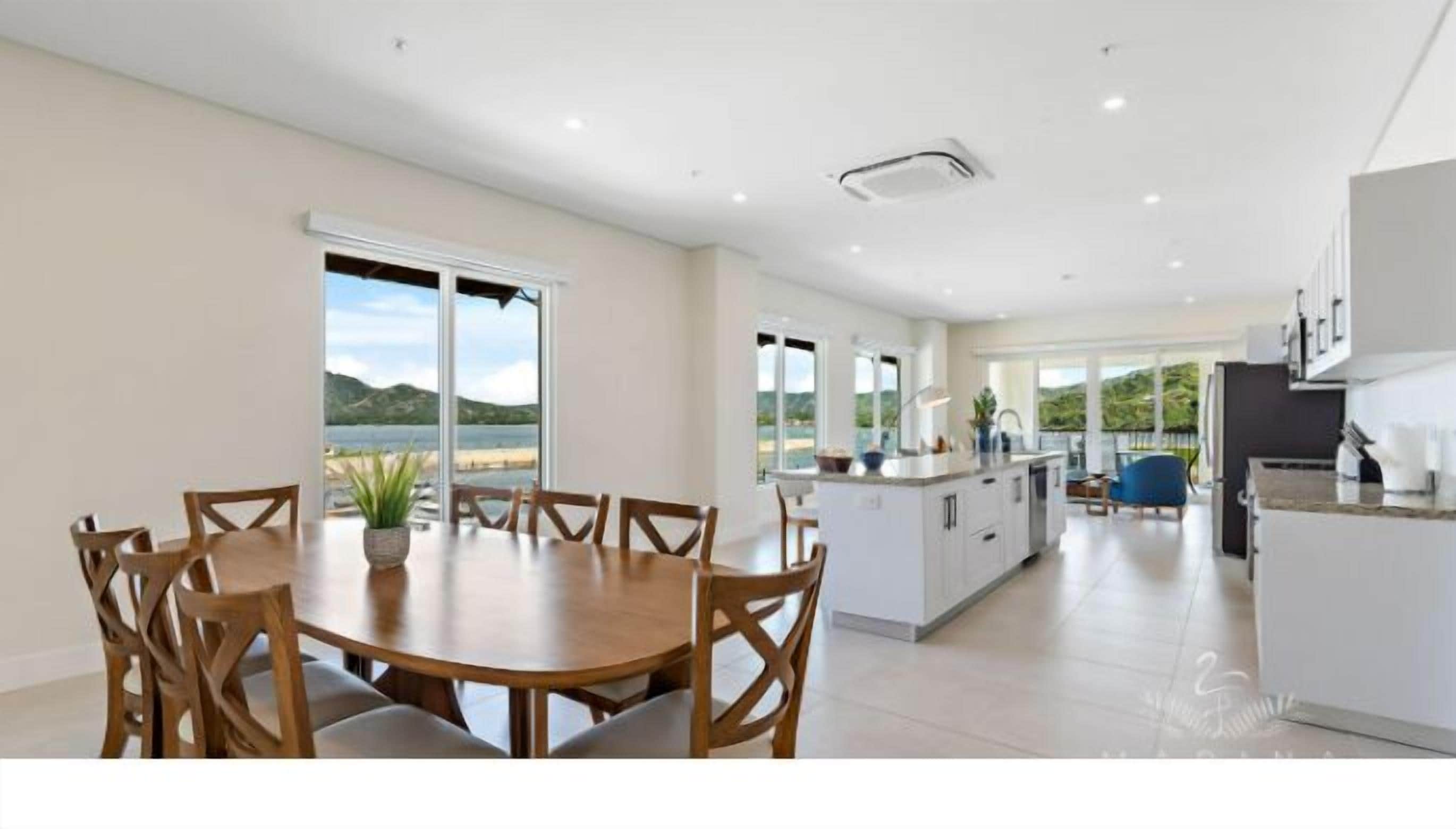 奢华顶层房 | 高档床上用品、羽绒被、Select Comfort 床、特色装修