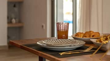 Comfort Apartment, 1 Double Bed with Sofa bed, Balcony, Mountain View | In-room dining