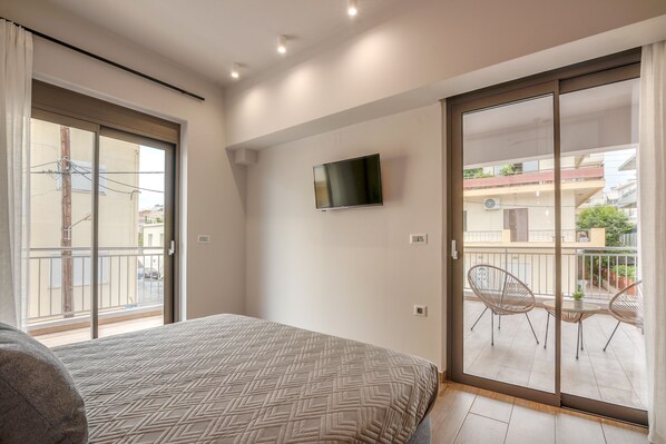 Apartamento Confort, 1 cama doble con sofá cama, balcón, vistas a la montaña | 2 dormitorios, sistema de insonorización, tabla de planchar con plancha