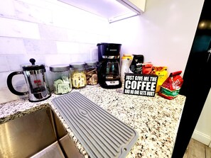 Full-sized fridge, microwave, oven, stovetop - Stone Forest (Tampa)