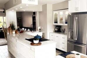 Private kitchen - Salty Sails Escape - 2 Bed 1.5 Bath Beachside Townhome (Indian Harbour Beach)