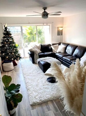 Living area - Salty Sails Escape - 2 Bed 1.5 Bath Beachside Townhome (Indian Harbour Beach)