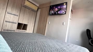 Premium-Apartment | Essbereich im Zimmer