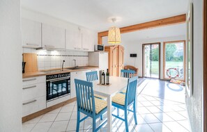 Réfrigérateur, plaque de cuisson, lave-vaisselle, cafetière/bouilloire