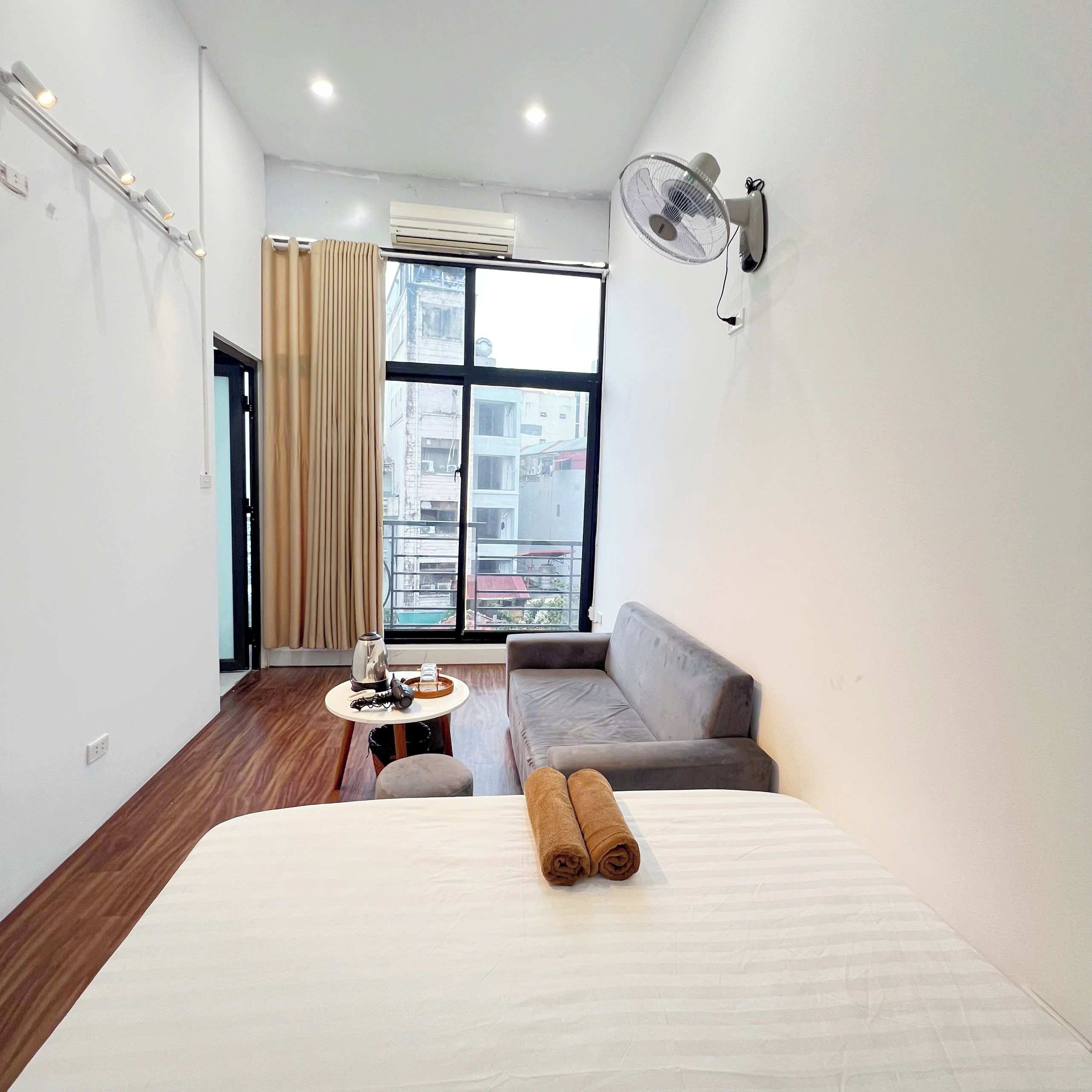 Herbergi með útsýni og tvíbreiðu rúmi | Sérhannaðar innréttingar, sérvalin húsgögn, skrifborð