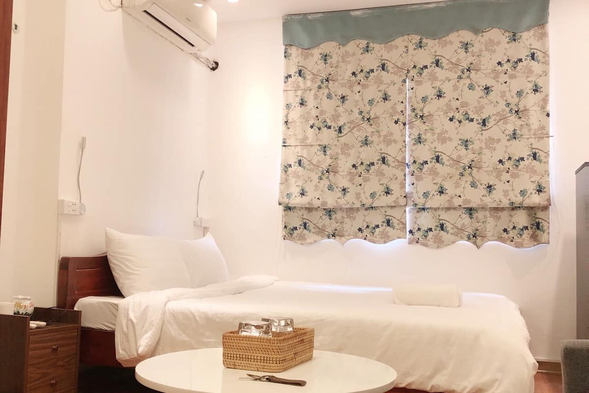 Habitación doble Elite | Decoración personalizada, muebles diferentes y escritorio