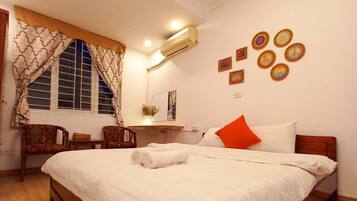 Classic Double Room | Individually decorated, individually furnished, desk, iron/ironing board