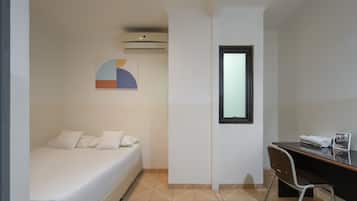 1 camera, una scrivania, postazione laptop, Wi-Fi gratuito