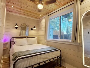 2 slaapkamers, een strijkplank/strijkijzer, wifi, beddengoed