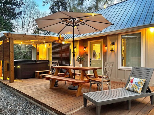 Skylight Spa Cottage - USC, Fort J, Stadium