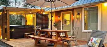 Skylight Spa Cottage - USC, Fort J, Stadium