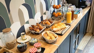 Morgenmadsbuffet hver dag (10 EUR pr. person)