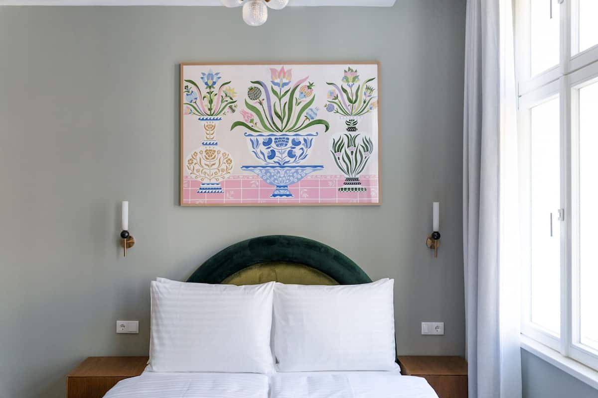 1 bedroom, premium bedding, memory foam beds, in-room safe