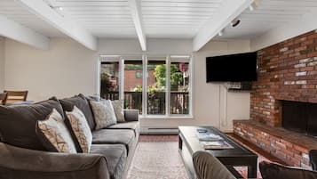 Chateau Chaumont 11 | Living area | 40-inch flat-screen TV with digital channels, fireplace