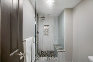 Apartment, 2 Schlafzimmer, Hanglage | Badezimmer