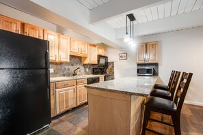 Chateau Chaumont 11 | Private kitchen | Full-size fridge, microwave, oven, stovetop