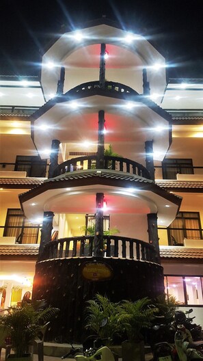 Front of property - La Capannina Ristorante & Hotel Patong (Patong)