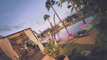 Kolam renang outdoor