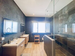 Junior Double Room | Bathroom | Shower, rainfall showerhead, hair dryer, towels - The Olives Sanctuary (Marrakech)