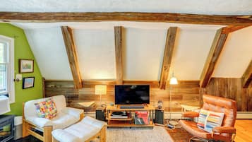 Televisión, chimenea, estéreo