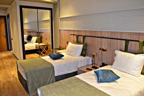 Habitación básica | 1 dormitorio, caja fuerte, decoración individual y mobiliario individual