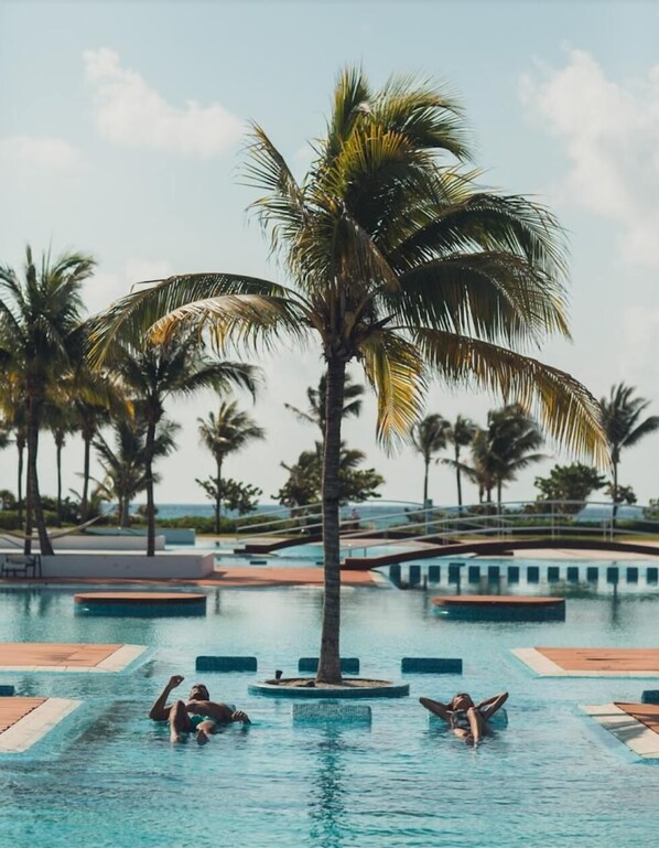 5 piscinas al aire libre, cabañas de piscina gratuitas, sombrillas