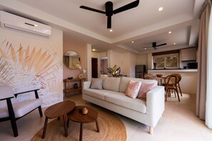 70-cm LED TV with digital channels - New seahorse residence (Koh Samui)